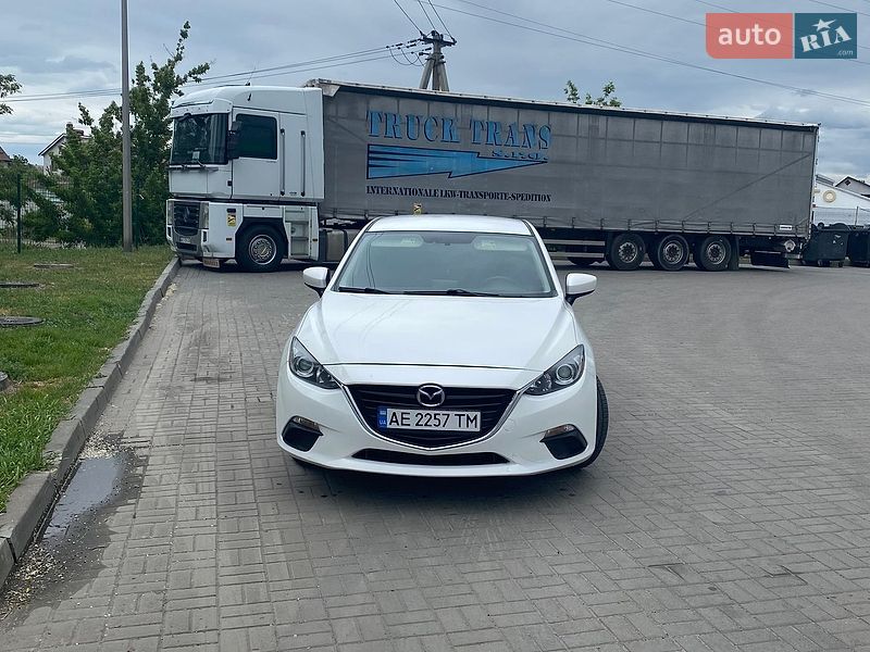 Седан Mazda 3 2016 в Новомосковську