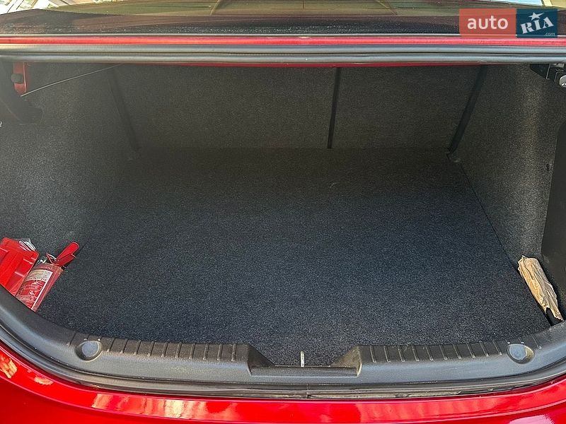 Седан Mazda 3 2015 в Ивано-Франковске
