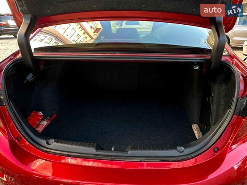 Седан Mazda 3 2015 в Ивано-Франковске