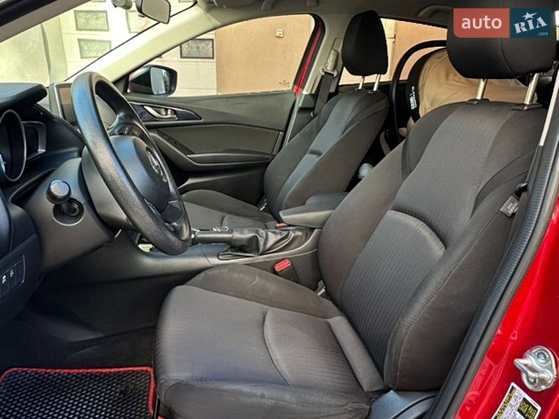 Седан Mazda 3 2015 в Ивано-Франковске