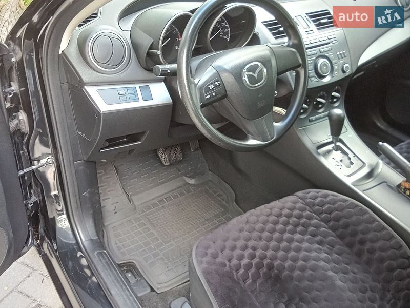 Седан Mazda 3 2011 в Запоріжжі