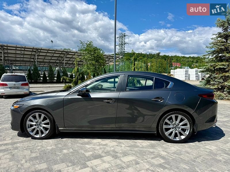 Седан Mazda 3 2023 в Львові