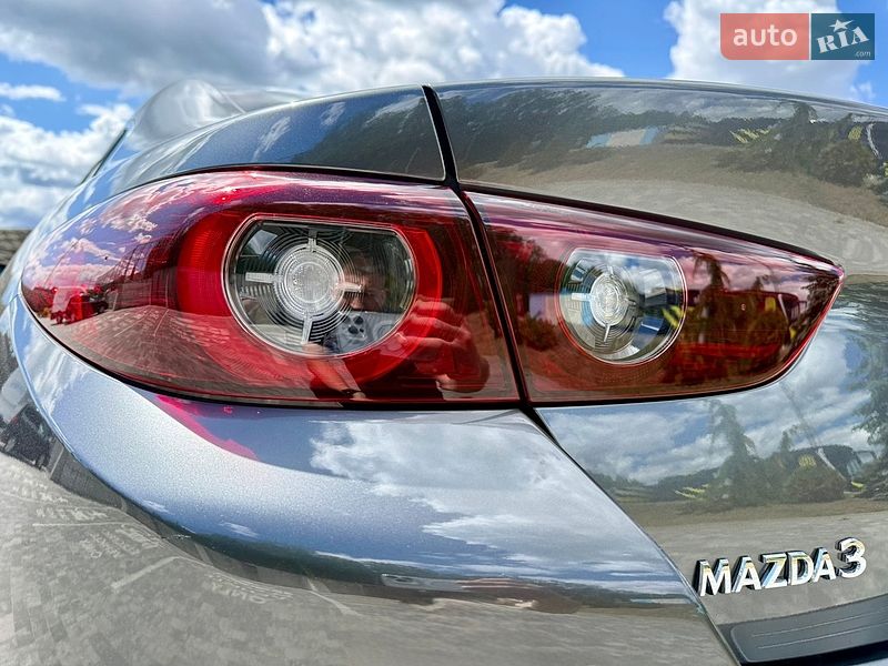 Седан Mazda 3 2023 в Львові