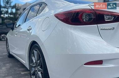 Седан Mazda 3 2017 в Ужгороде