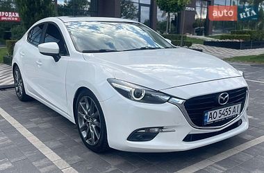 Седан Mazda 3 2017 в Ужгороде