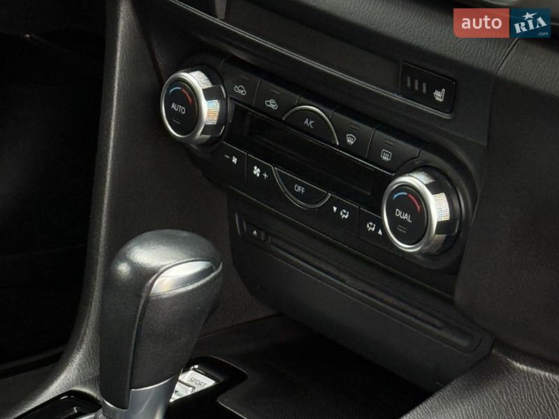 Седан Mazda 3 2017 в Обухові