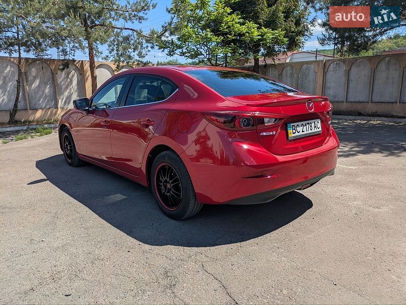 Седан Mazda 3 2016 в Львове