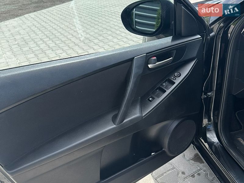 Хэтчбек Mazda 3 2013 в Ровно