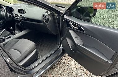 Седан Mazda 3 2016 в Києві