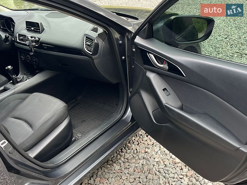 Седан Mazda 3 2016 в Києві