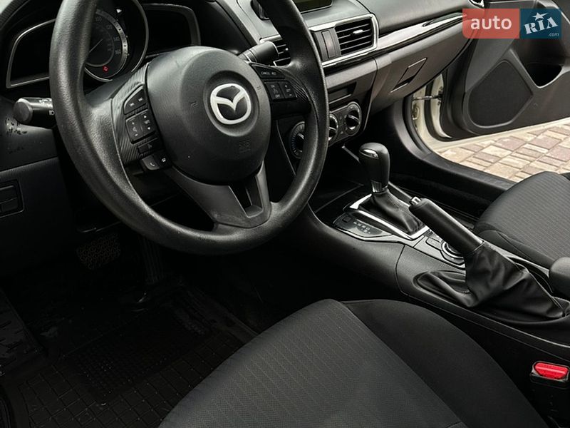 Седан Mazda 3 2016 в Днепре