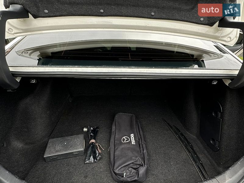 Седан Mazda 3 2016 в Днепре