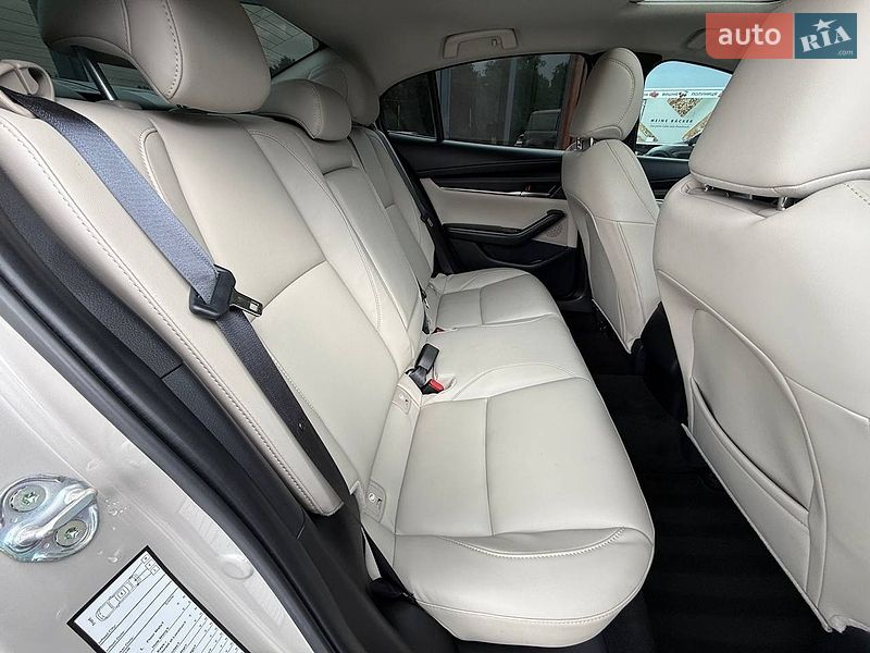 Седан Mazda 3 2024 в Коломые