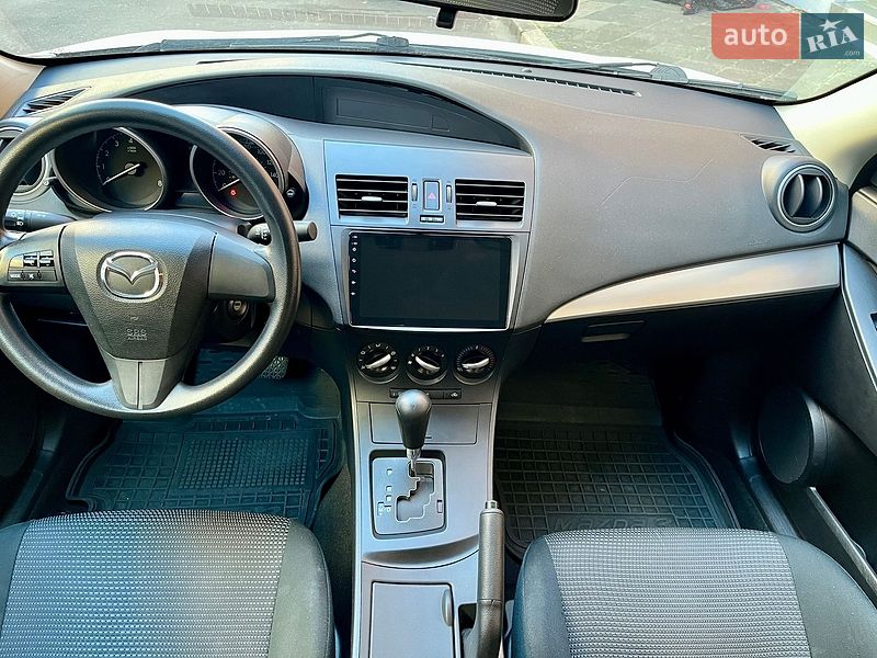 Седан Mazda 3 2013 в Дніпрі