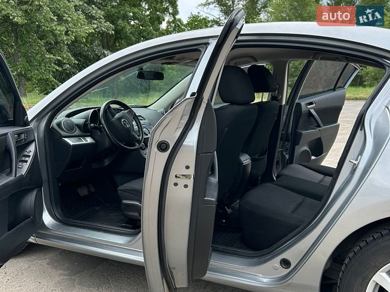 Седан Mazda 3 2013 в Киеве