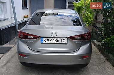 Седан Mazda 3 2015 в Казанке