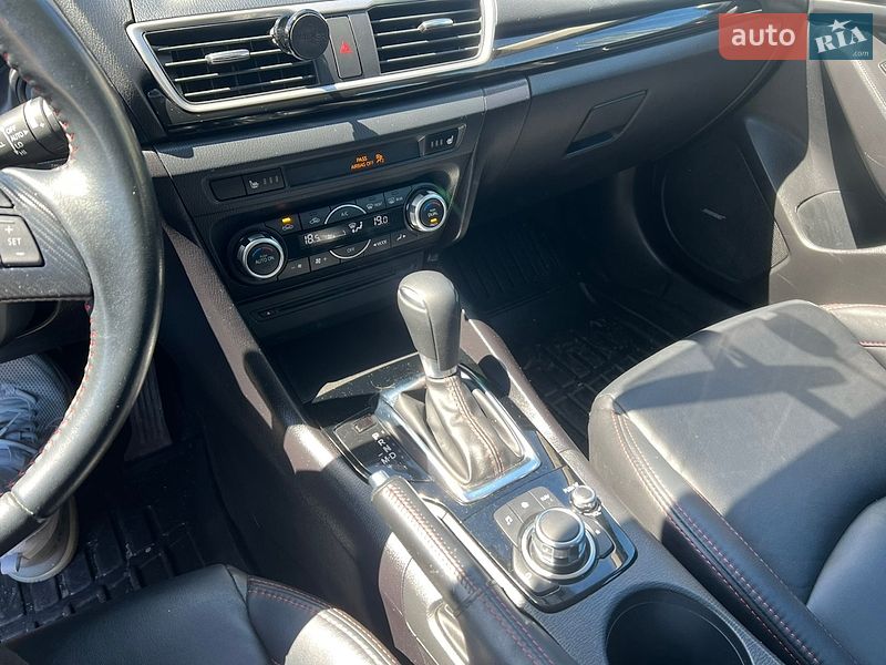 Хэтчбек Mazda 3 2016 в Киеве