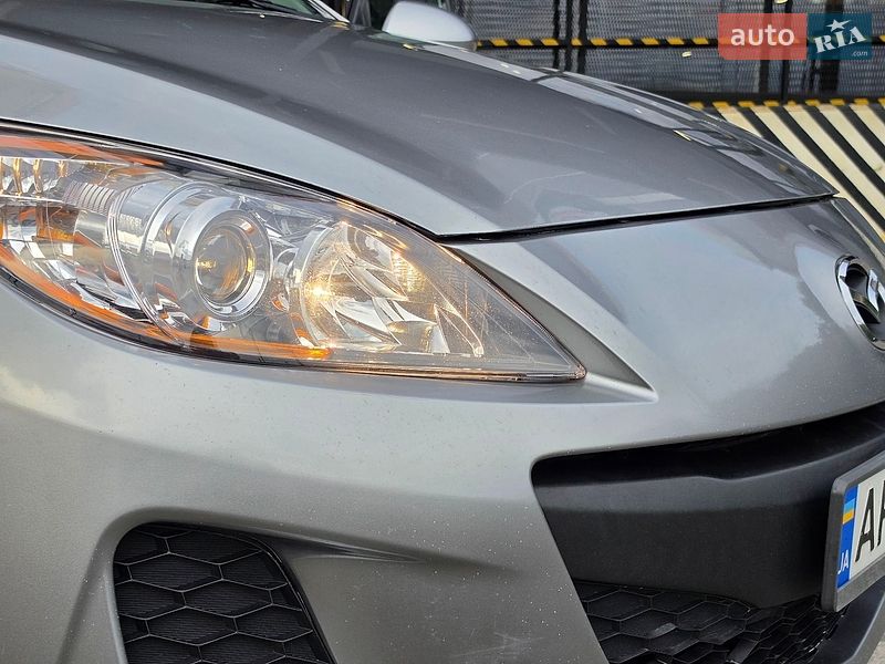 Седан Mazda 3 2011 в Запоріжжі