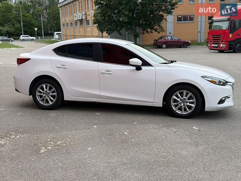 Седан Mazda 3 2018 в Дніпрі