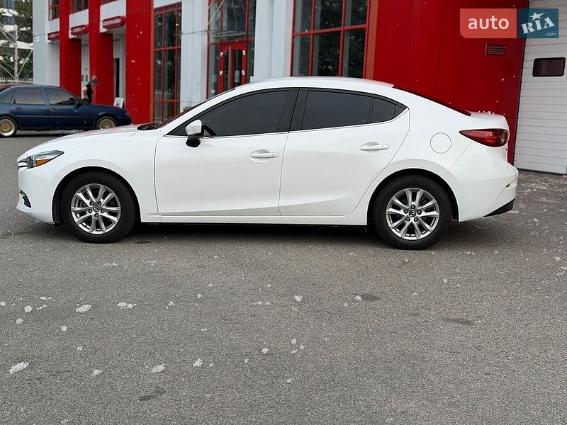 Седан Mazda 3 2018 в Дніпрі
