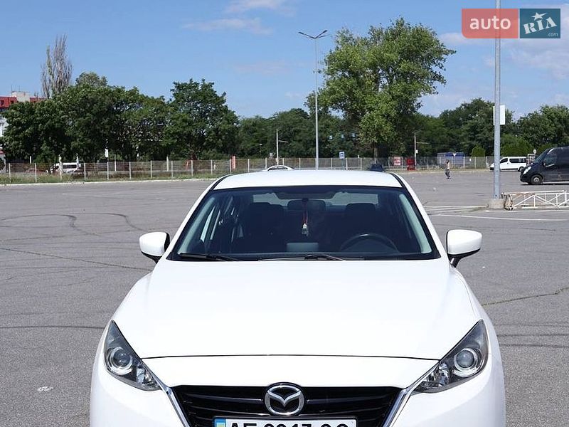 Седан Mazda 3 2016 в Днепре