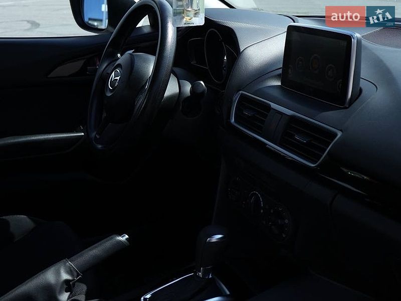 Седан Mazda 3 2016 в Днепре