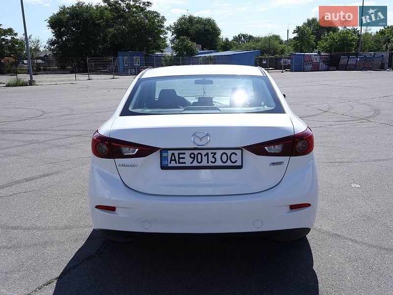 Седан Mazda 3 2016 в Днепре