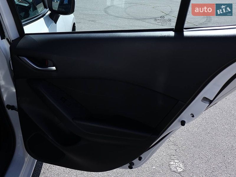 Седан Mazda 3 2016 в Днепре
