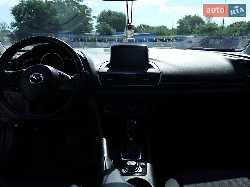 Седан Mazda 3 2016 в Днепре