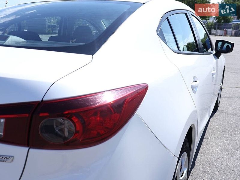 Седан Mazda 3 2016 в Днепре