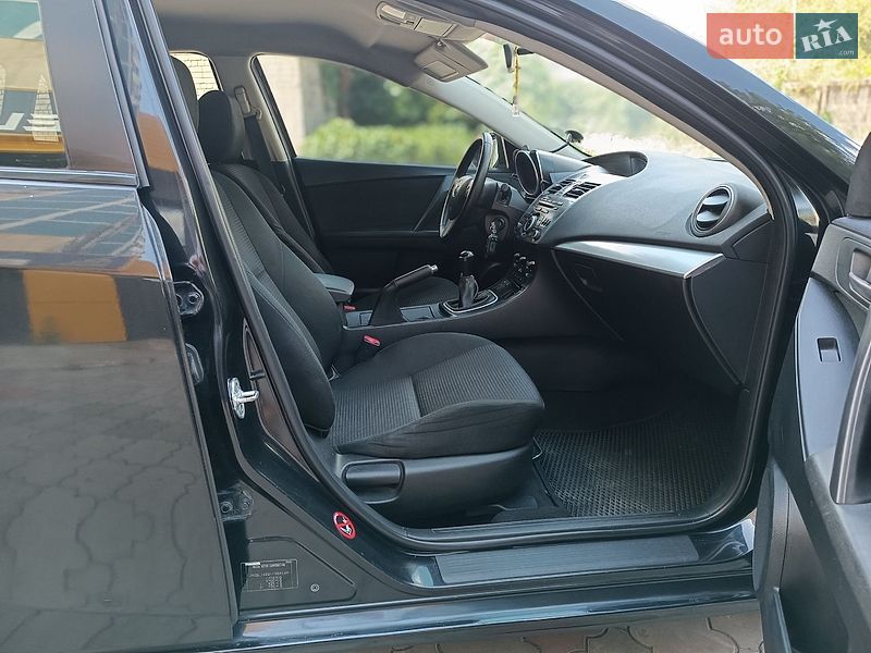 Хэтчбек Mazda 3 2012 в Днепре