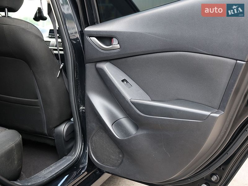 Седан Mazda 3 2014 в Киеве