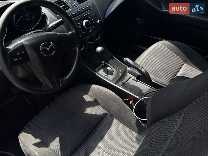Седан Mazda 3 2012 в Харкові