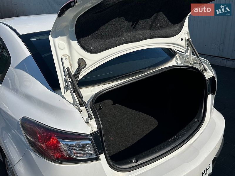 Седан Mazda 3 2010 в Киеве