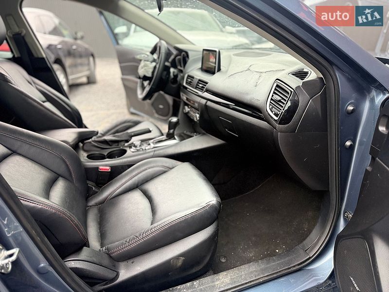 Седан Mazda 3 2015 в Львове