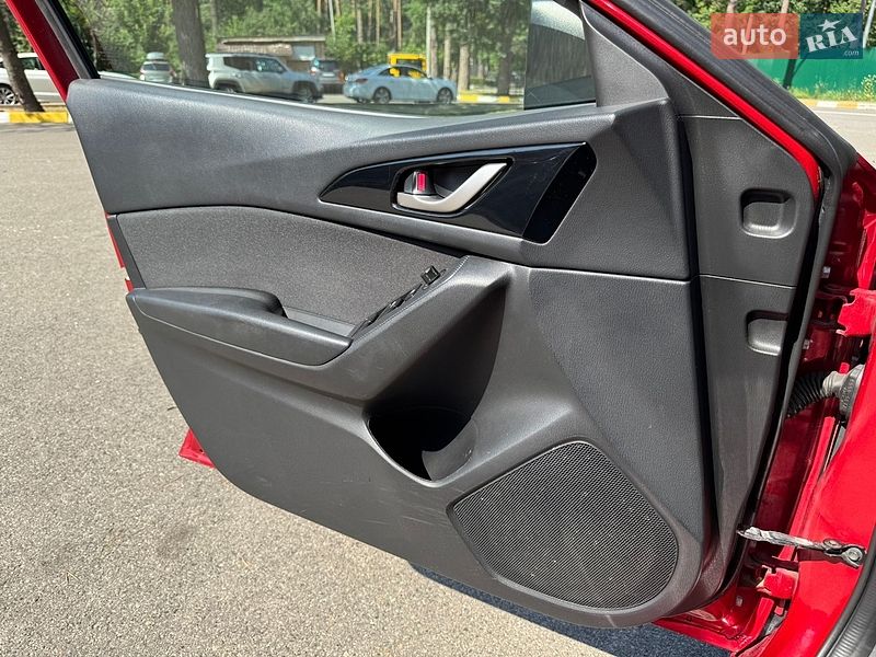 Седан Mazda 3 2015 в Ирпене
