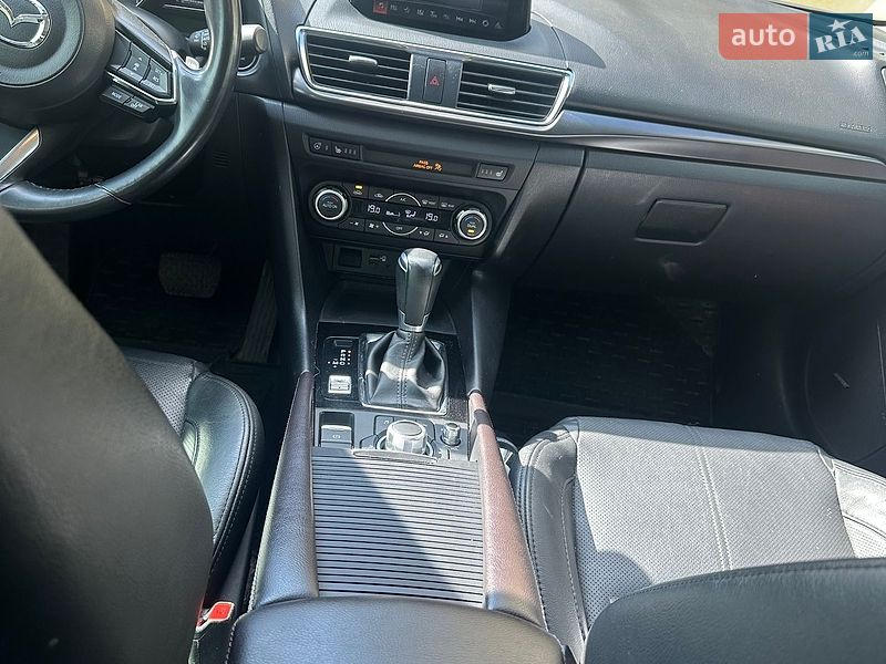 Седан Mazda 3 2017 в Харькове