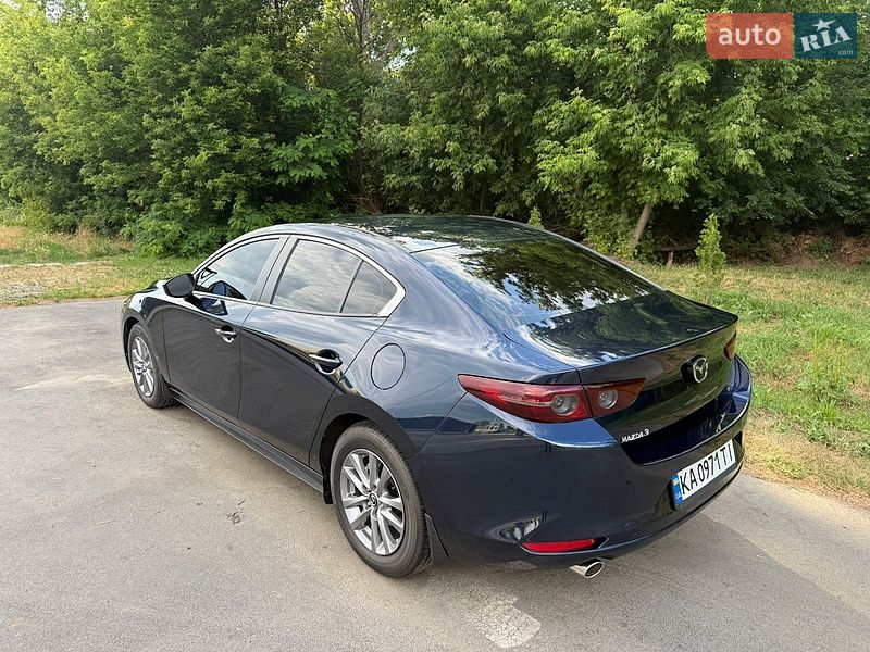 Седан Mazda 3 2021 в Умані