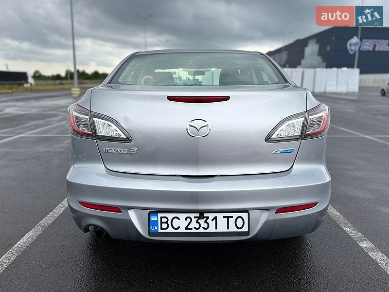 Седан Mazda 3 2013 в Львове