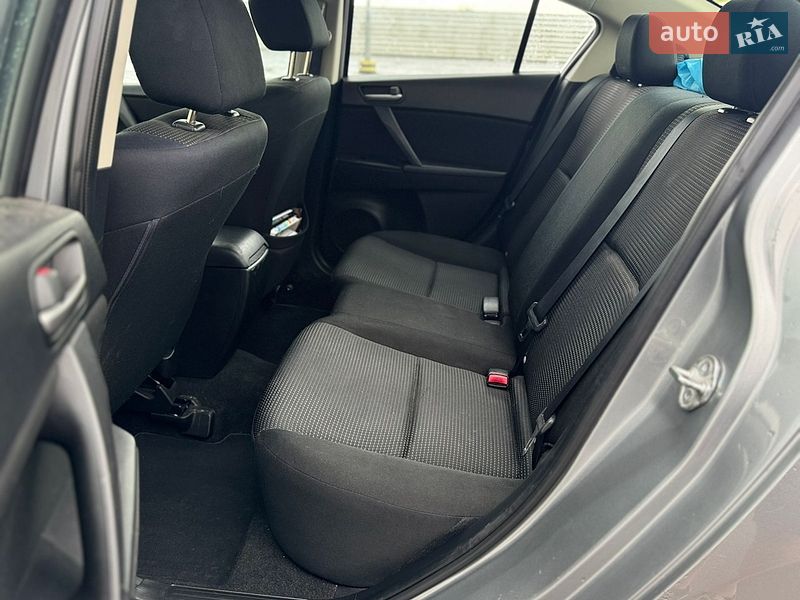 Седан Mazda 3 2013 в Львове
