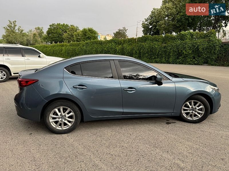 Седан Mazda 3 2015 в Днепре