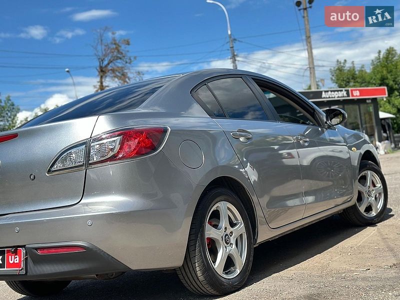 Седан Mazda 3 2011 в Виннице