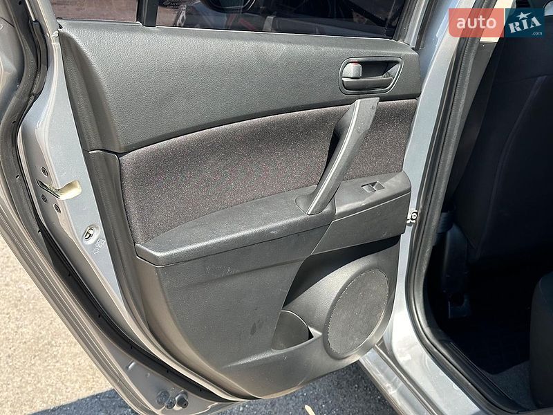 Седан Mazda 3 2011 в Виннице