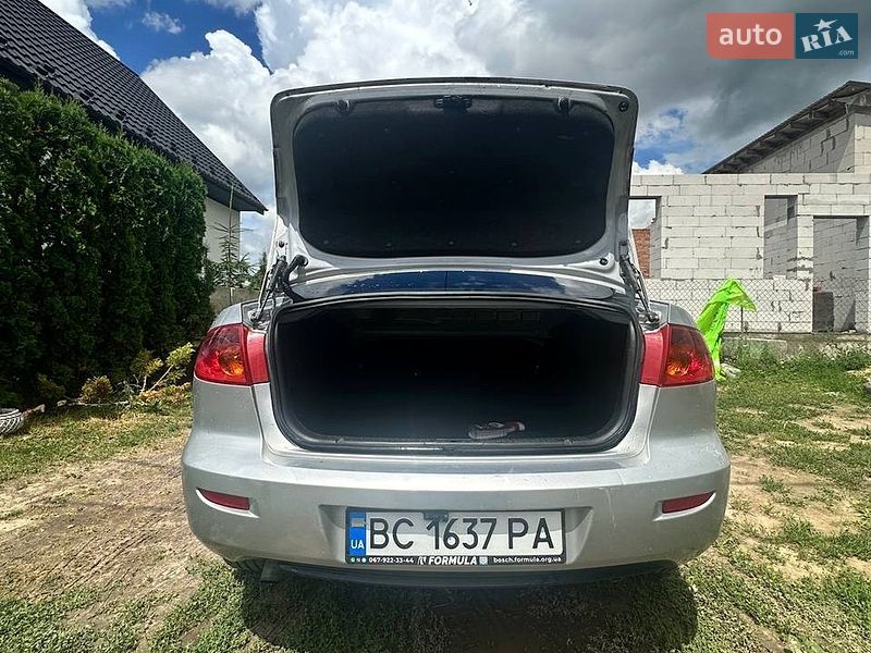 Седан Mazda 3 2005 в Луцке