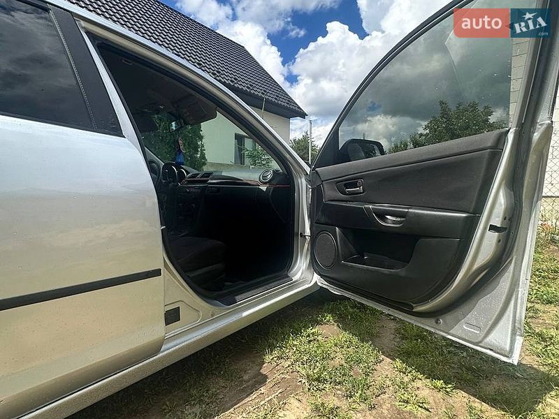Седан Mazda 3 2005 в Луцке