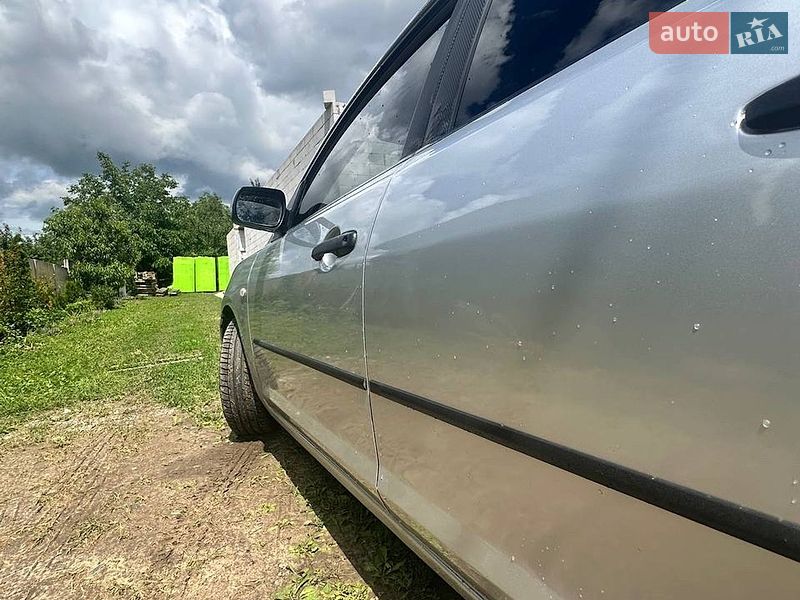 Седан Mazda 3 2005 в Луцке