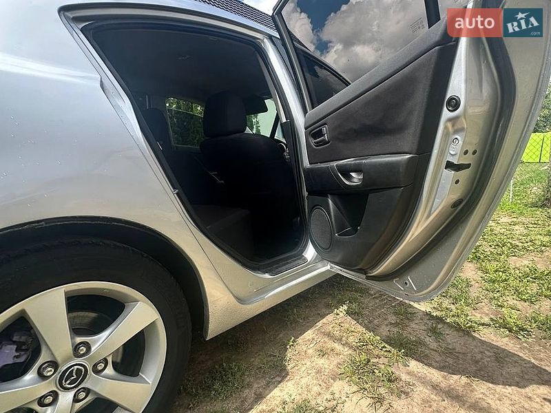 Седан Mazda 3 2005 в Луцке