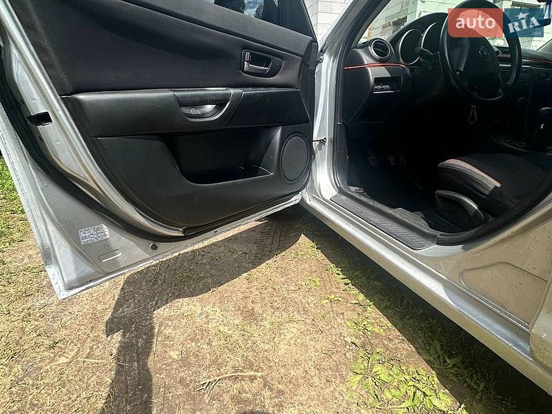 Седан Mazda 3 2005 в Луцке