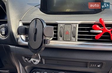 Седан Mazda 3 2017 в Днепре