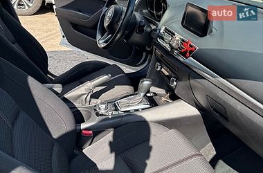 Седан Mazda 3 2017 в Дніпрі